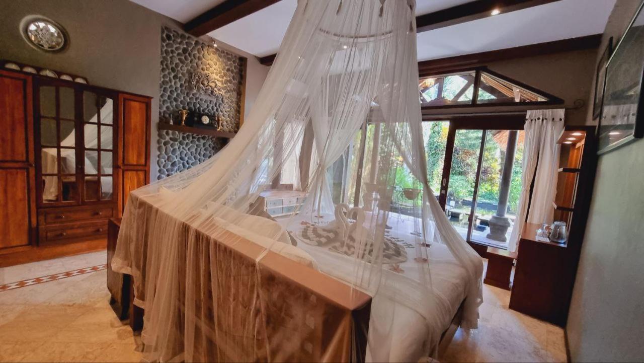 Avalon Ubud Castle & Spa Exteriör bild